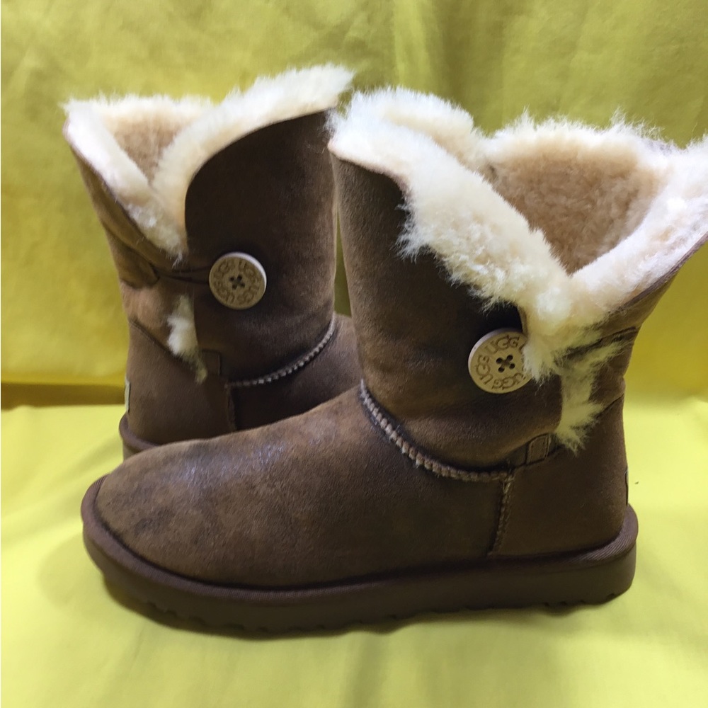 UGG Bailey Button Brown Suede Shearling  Boots SZ 8 NWT